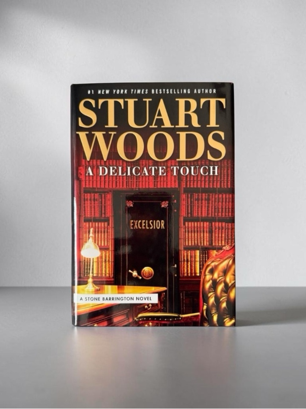 🏡NWOT Stuart Woods, A Delicate Touch Hardcover Book